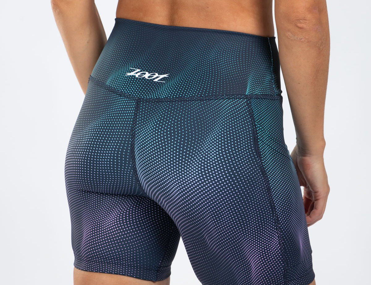 Zoot Sports RUN BOTTOMS Women's Ltd Run 6" Pulse High-Rise Short - La Plage