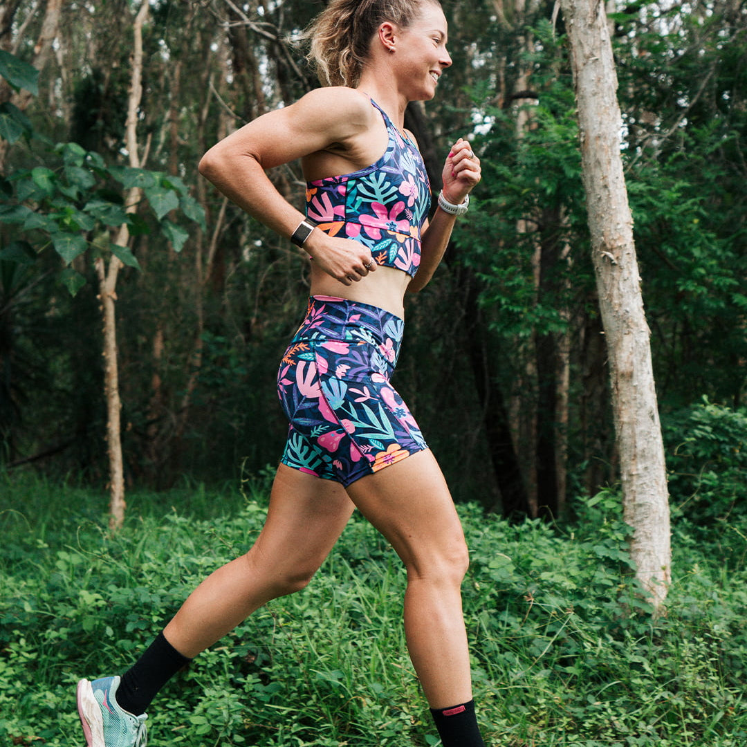 Zoot Sports RUN SHORTS 8" INSEAM Women's Ltd Run 8" Pulse High-Rise Short - Florescence