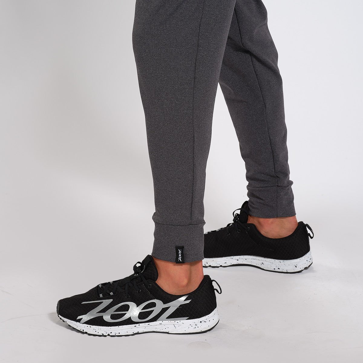 Zoot Sports Run Bottoms Mens LTD Run Heather Grey Jogger Charcoal